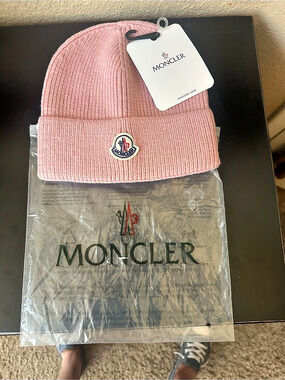 Moncler Pink Beanie 142